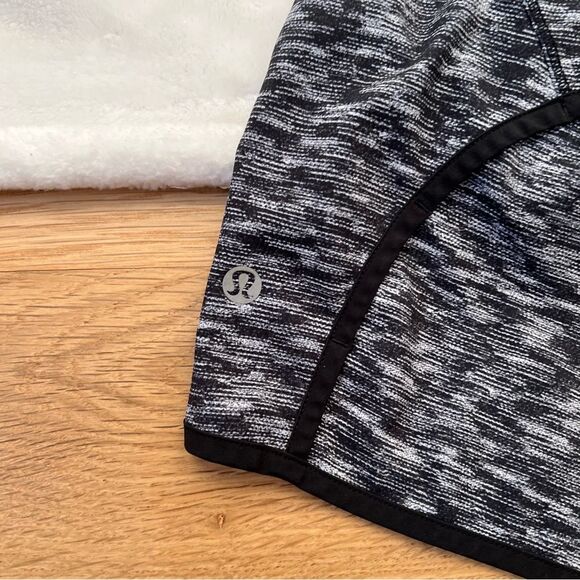 Lululemon Run Times Short 4-way Stretch 4" Dramatic Static White Black size 4 - Picture 6 of 7